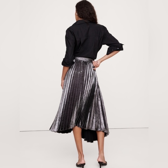 NWT! Banana Republic Black Pleated Asymmetrical Midi Skirt - Multiple Sizes🦩 - Picture 4 of 6